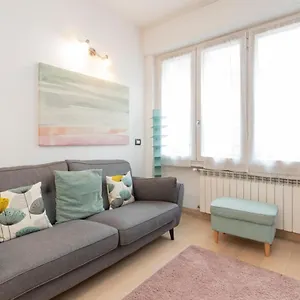 https://luxury-apartment-near-bocconi-zamenhof-7.it-lombardy.com